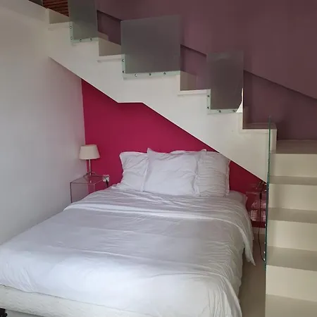 Room With A Vue-3