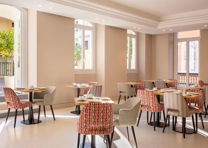 Luxury hotel only: Hotel Apollinaire Nice